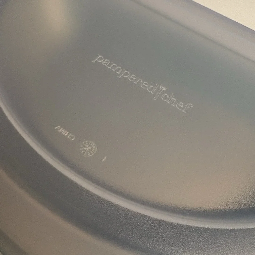 Pampered Chef 101386 Half Pie Set 2 pans 2 lids Oven-safe to 450°F